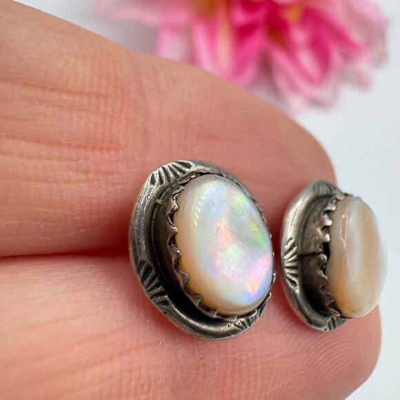 Mother Of Pearl MOP Oval Cabochon Silver Bezel Stud Earrings Southwestern Tribal - Picture 8 of 16